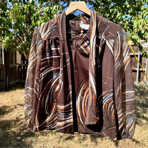 Vintage 1960s brown abstract tie blouse with sheer puffy sleeves - Picture 3 of 9